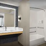 Hotel Homewood Airport 3*