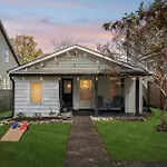 Historic Family Home *Walk To Bars & Restaurants*