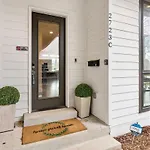 Luxury Home With Huge Rooftop And 7 Beds