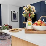 The Trillium & The Iris - 2 Homes 6 Bedrooms