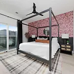 Holiday home The Camellia & The Bluestem - Two Four Bedroom Homes *