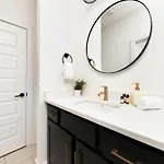 The Camellia & The Bluestem - Two Four Bedroom Homes Holiday home Nashville