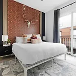The Camellia & The Bluestem - Two Four Bedroom Homes Holiday home Nashville