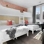 The Camellia & The Bluestem - Two Four Bedroom Homes Holiday home