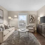 On Famous Music Row - Pool, Parking, Walk To Bars