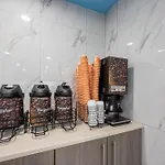 Comfort Downtown - Music Center Inn 4*