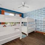 Chic Oasis 2 Miles From Dt - Pool Table - B-dashy Holiday home *