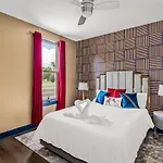 Chic Oasis 2 Miles From Dt - Pool Table - B-dashy Holiday home Nashville