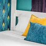 Holiday home Diva Glam - Luxe - Dt 2miles - 8 Q Beds - Wow *