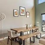 Penthouse Luxury With Pool Patio And View Walk To Broadway Holiday home Nashville
