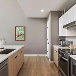 Penthouse Luxury With Pool Patio And View Walk To Broadway Holiday home *