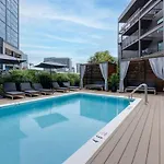 Holiday home Penthouse Luxury With Pool Patio And View Walk To Broadway *