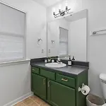 Pool Table Walk To Downtown Bars And Farmers Market Holiday home