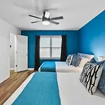 Holiday home Pool Table Walk To Downtown Bars And Farmers Market *
