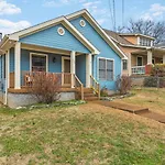 Pool Table Walk To Downtown Bars And Farmers Market