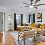 Holiday home Pool Table Walk To Downtown Bars And Farmers Market *
