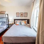 Hip East Music Food & Fun Nearby Holiday home *