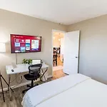 Holiday home 7 Min Drive To Broadway- Walkable Neighborhood