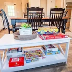 7 Min Drive To Broadway- Walkable Neighborhood