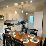 7 Min Drive To Broadway- Walkable Neighborhood Holiday home