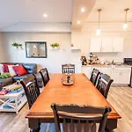 7 Min Drive To Broadway- Walkable Neighborhood *