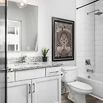 House Of Many Records - Brand New Spacious Luxury *
