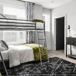 House Of Many Records - Brand New Spacious Luxury Holiday home *