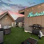 Two Adjacent Homes Sleeps 24 Only 3 Miles To Broadway