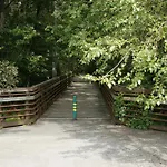 1-Story Family Home With Fenced Yard, Grill, Parking, Sleeps 10, 5 Mins To Five Points & Nissan Stadium, Smart Tvs, Pet-Friendly Yard, Patio For Bbqs, Ideal Nashville Getaway For Families, 24 Hr Hospitality