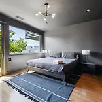 Cozy 1St-Floor Retreat W Game Room & King Bed