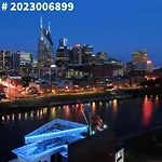 Gorgeous New Nash Home - Rooftop Views - Hot Tub