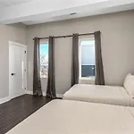 Gorgeous New Nash Home - Rooftop Views - Hot Tub