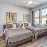 Spacious Nash Home For 12 Near Broadway
