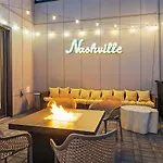 The Southern Lady - Newly Renovated Spacious Patio Holiday home *