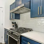- 1701 Lischey Ave