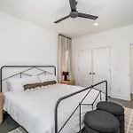 - 1701 Lischey Ave