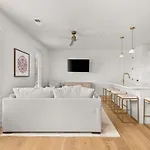 Holiday home 4bd Townhome East Nash With Rooftop 12ppl *