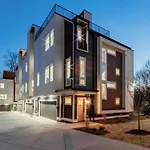 Holiday home 4bd Townhome East Nash With Rooftop 12ppl