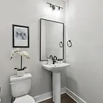 Luxe With Gated Parking Private Balcony And 4 Miles To Downtown *
