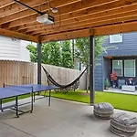 The Ashland House - Stylish Design, Backyard Oasis