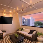 Holiday home Brand New Elegance Rooftop Views Of