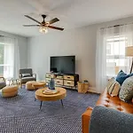 Private Home Rental-Sleeps 12-Cashville Charm