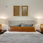 Holiday home Stylish Riverfront Eve 305 - Free Parking *
