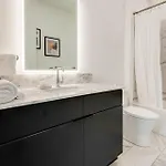 Stylish Riverfront Eve 305 - Free Parking Holiday home Nashville