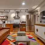 Holiday home Comfy Family Retreat For 4 In Dt Walk To Broadway
