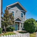 Charming - Near Dt Pet Friendly Holiday home