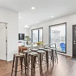 Holiday home Chic For 8 In Desirable Gulch Neighborhood