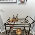Modern Loft Near West End Holiday home *