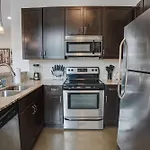 Modern Loft Near West End Holiday home *