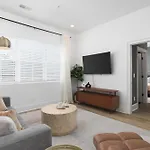 Condo With Free Parking, 3 Miles Downtown, Near Restaurants